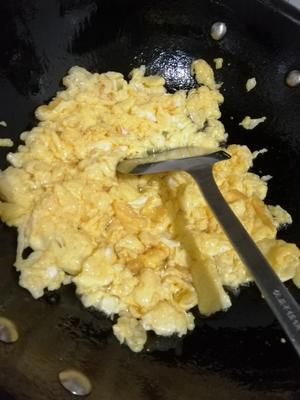 韭菜炒鸡蛋的做法 步骤3