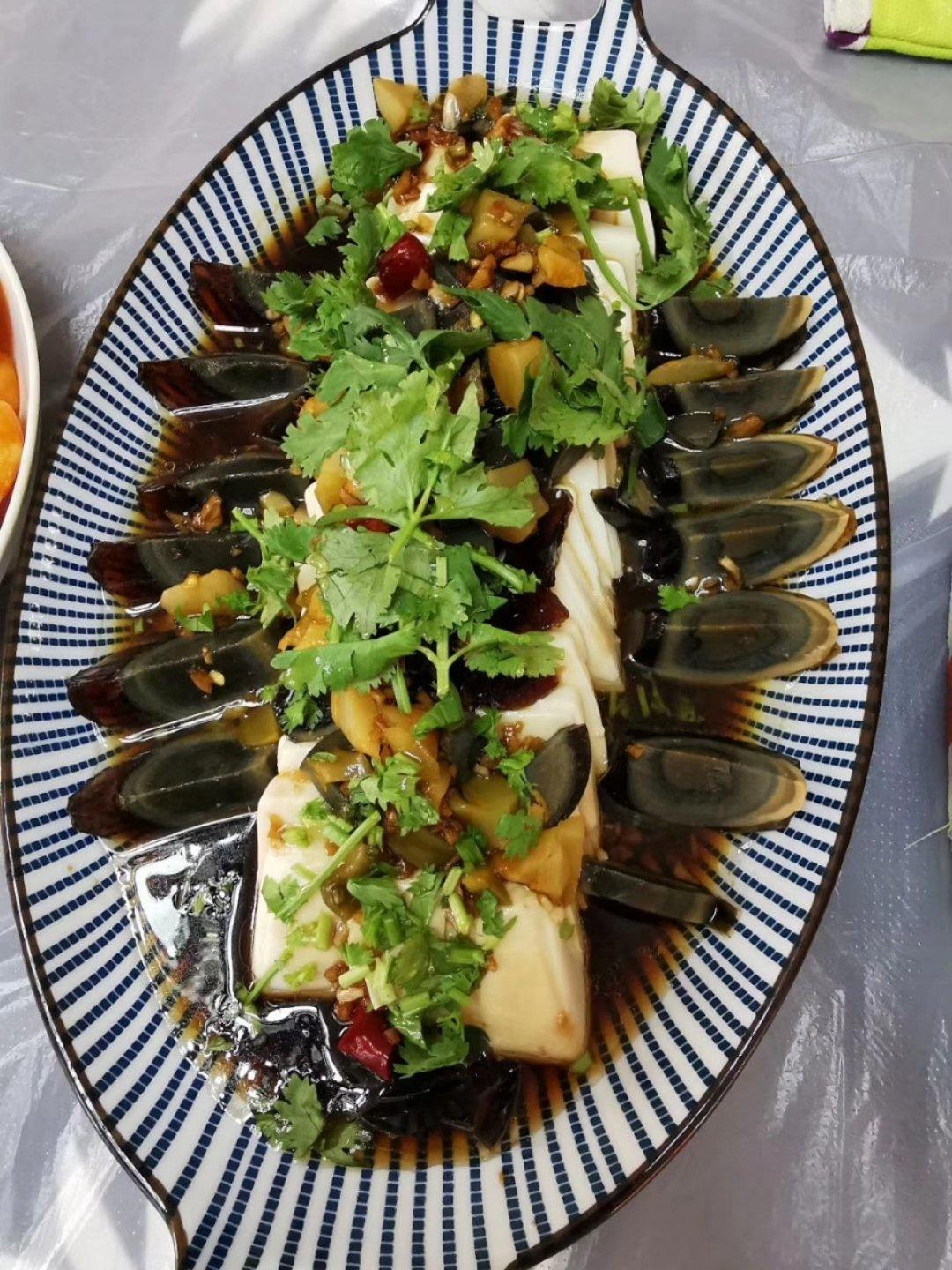 皮蛋拌豆腐