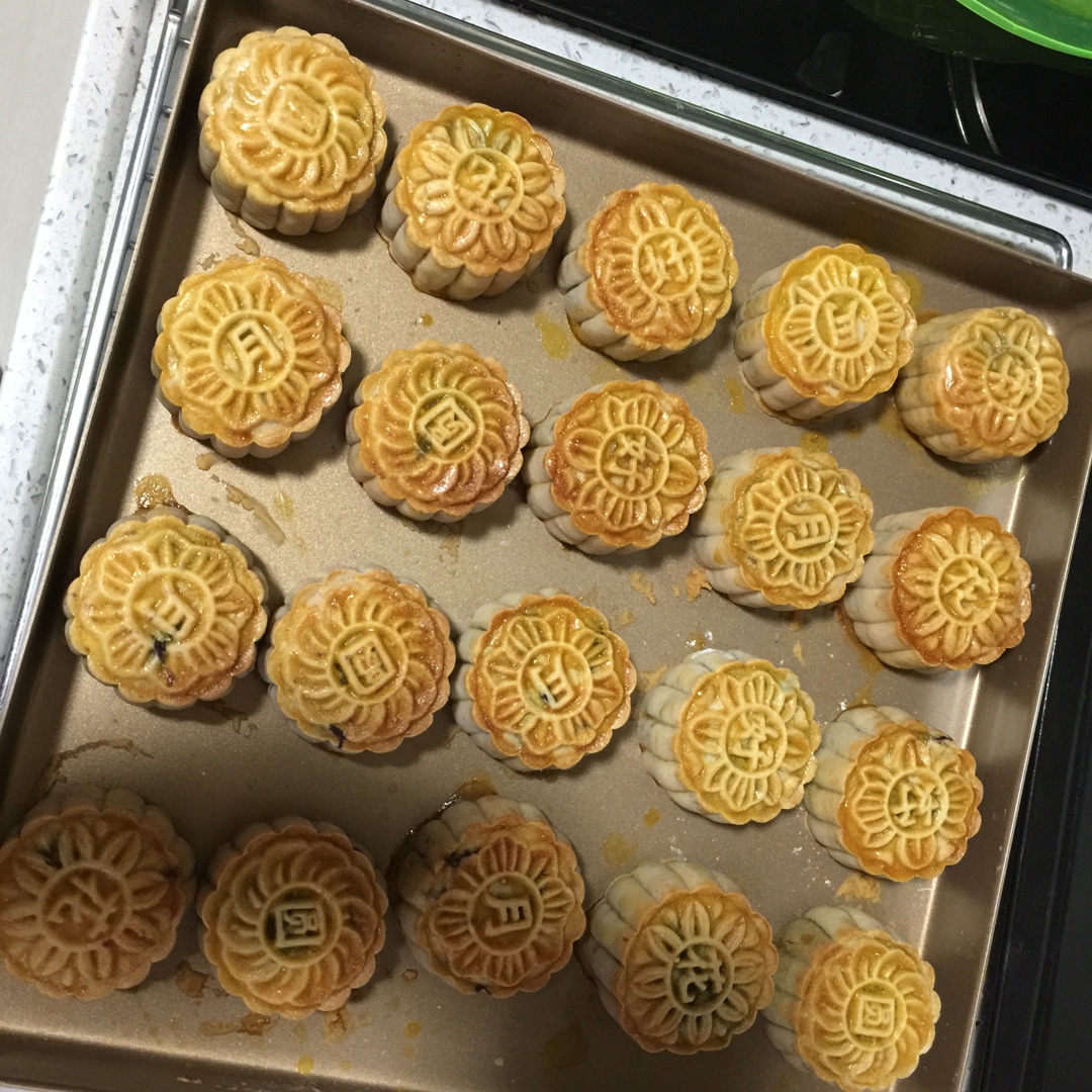 广式月饼—蛋黄莲蓉月饼