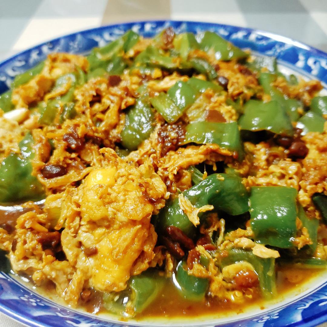 可爱多小厨做的尖椒大酱炒鸡蛋米饭杀手