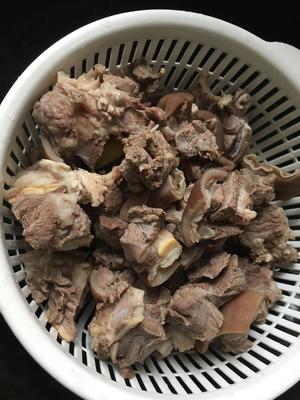 冬季滋补靓汤——红萝卜竹蔗羊肉汤的做法 步骤3