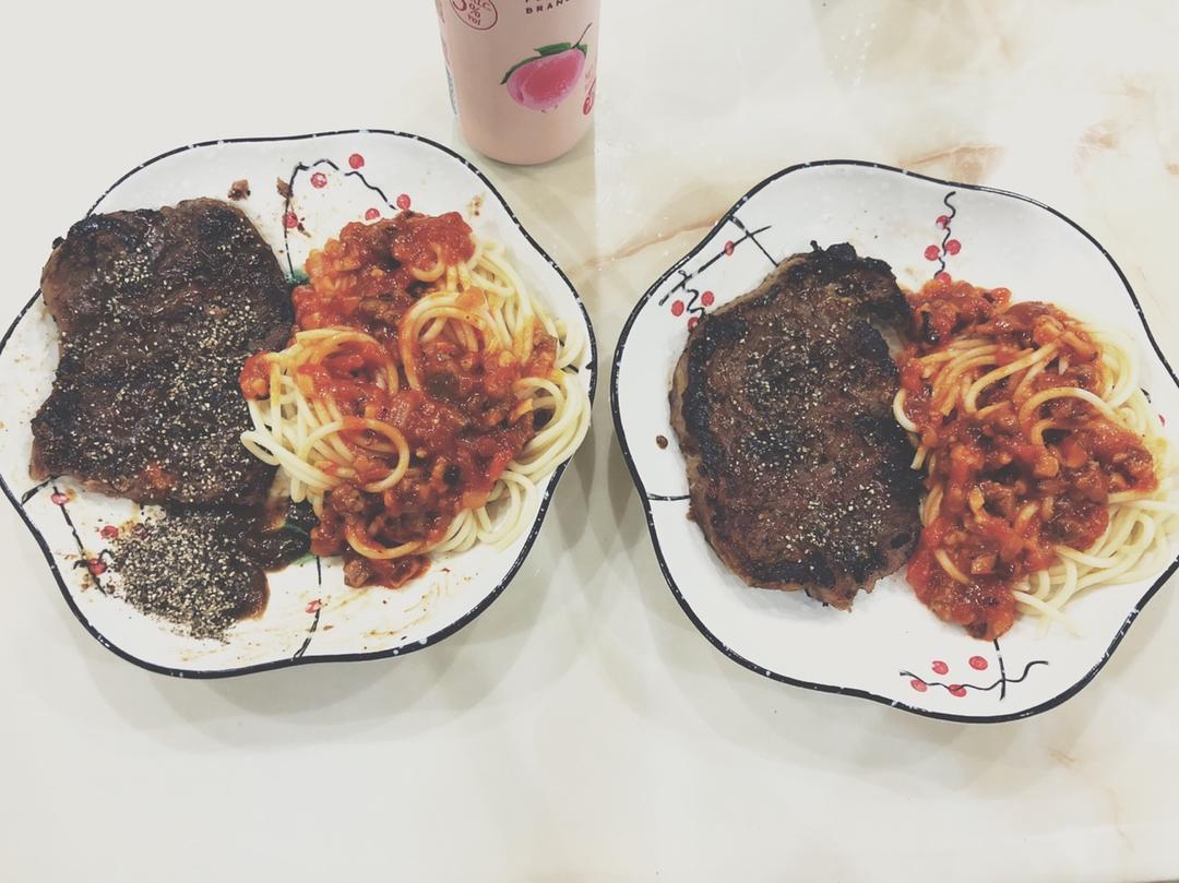 蕃茄蘑菇肉酱意大利面