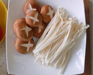 西红柿菌菇豆腐汤的做法 步骤3
