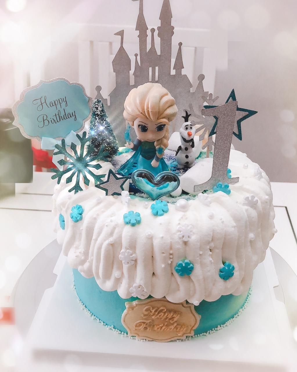 lili爱烘焙做的冰雪奇缘主题双层蛋糕--frozen艾莎