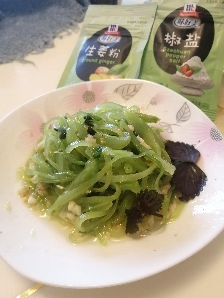 清香爽口凉拌莴笋