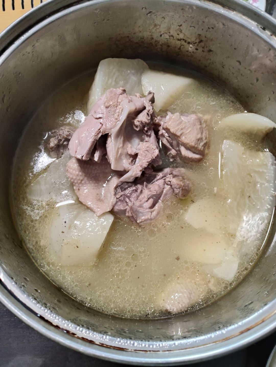 新鹅白萝卜汤（只放盐，不放其它调料）―鸭梨1