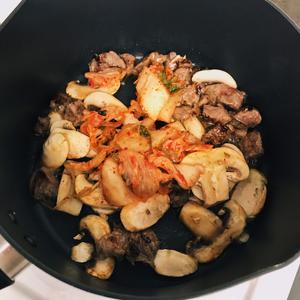一人食/泡菜牛肉揪面片汤（不含韩式辣酱）的做法 步骤7