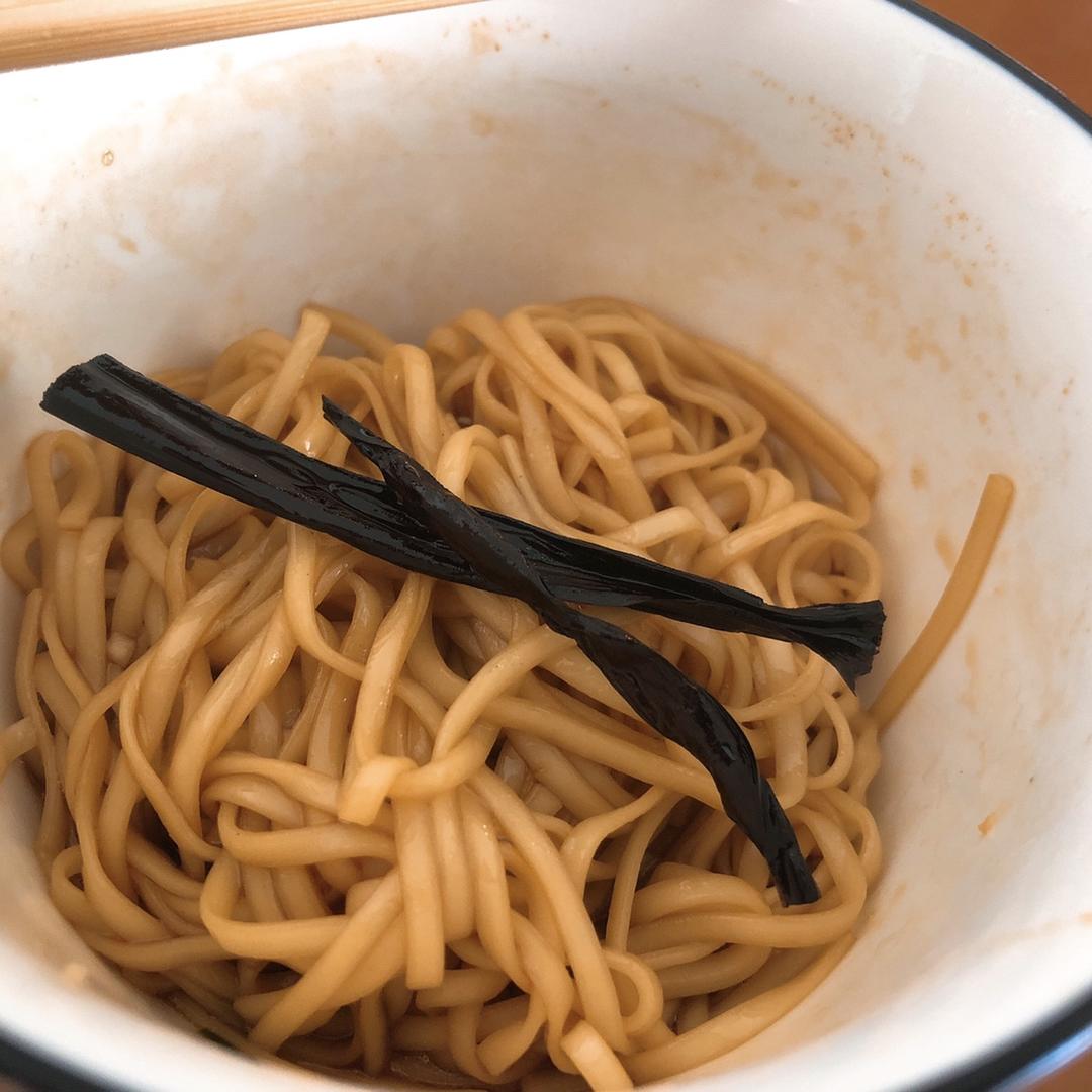 葱油拌面 每个人的心中都有一碗葱油面 经典又快手