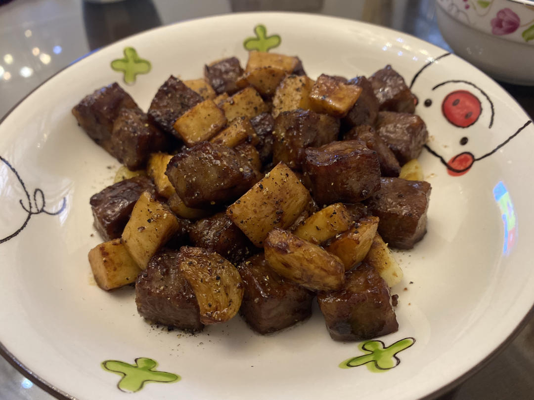 好吃到舔盘的蒜香黑椒牛肉粒