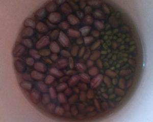 花生黄绿豆浆的做法 步骤1