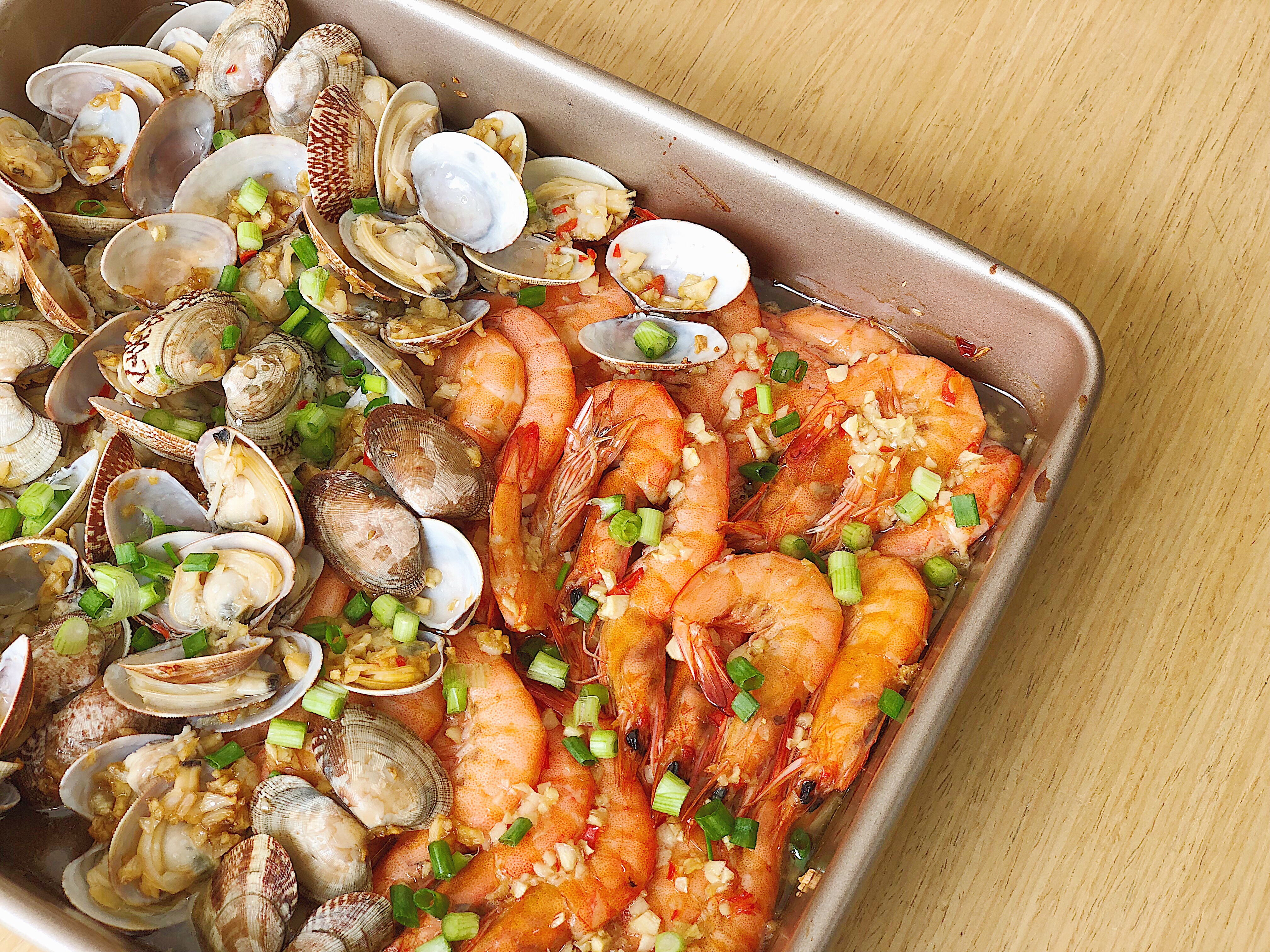 烤箱版 蒜蓉花蛤与虾的做法