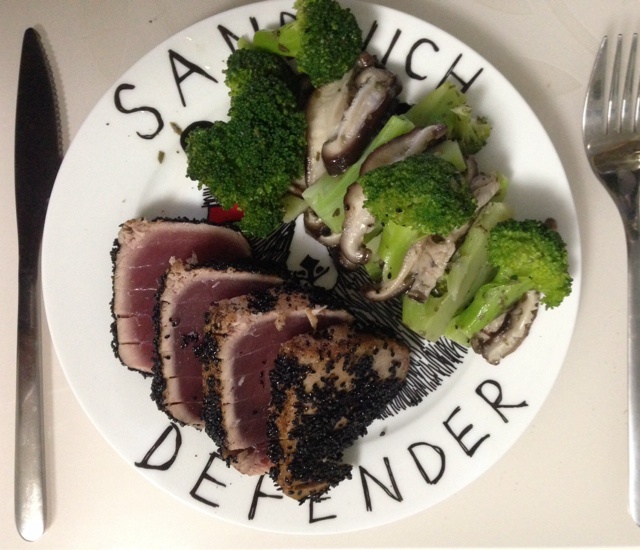 芝香吞拿鱼排 seared sesame tuna steak