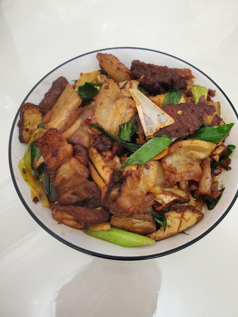 下饭硬菜：香干回锅肉