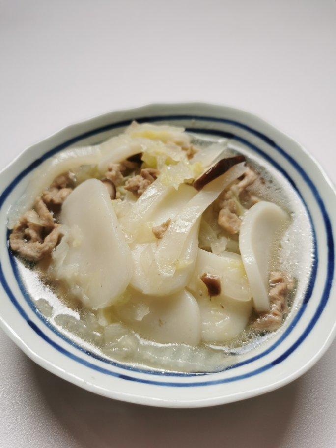 【白菜肉丝年糕汤】