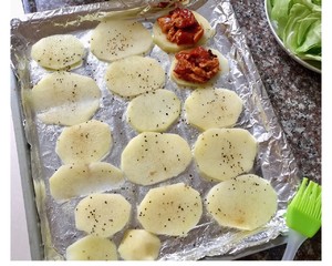 烤箱版土豆烤五花肉的做法 步骤2
