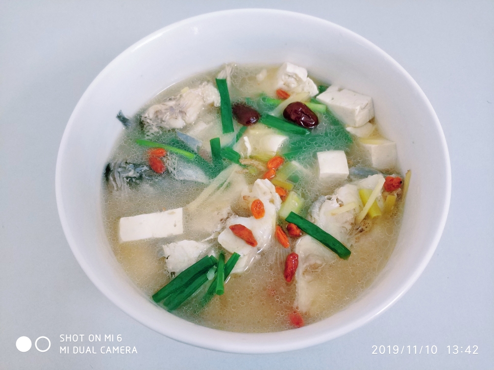简单营养豆腐鲈鱼汤的做法