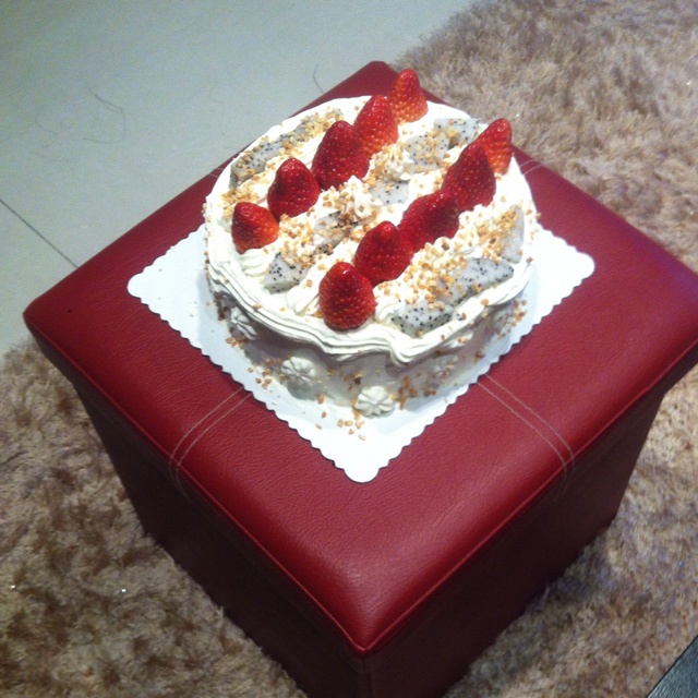 奶油水果装饰蛋糕