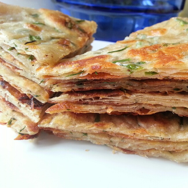 奥妖哇啦做的简易又好吃的葱油千层饼