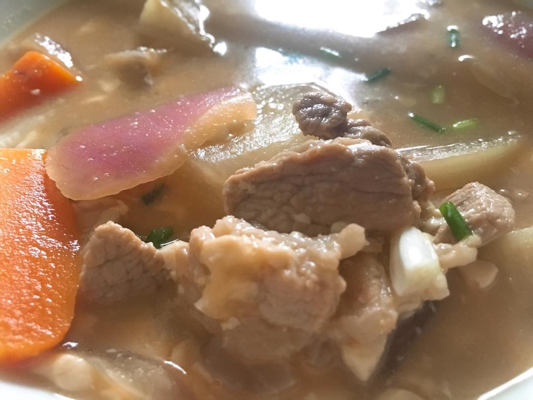 豚汁(猪肉味噌汤)