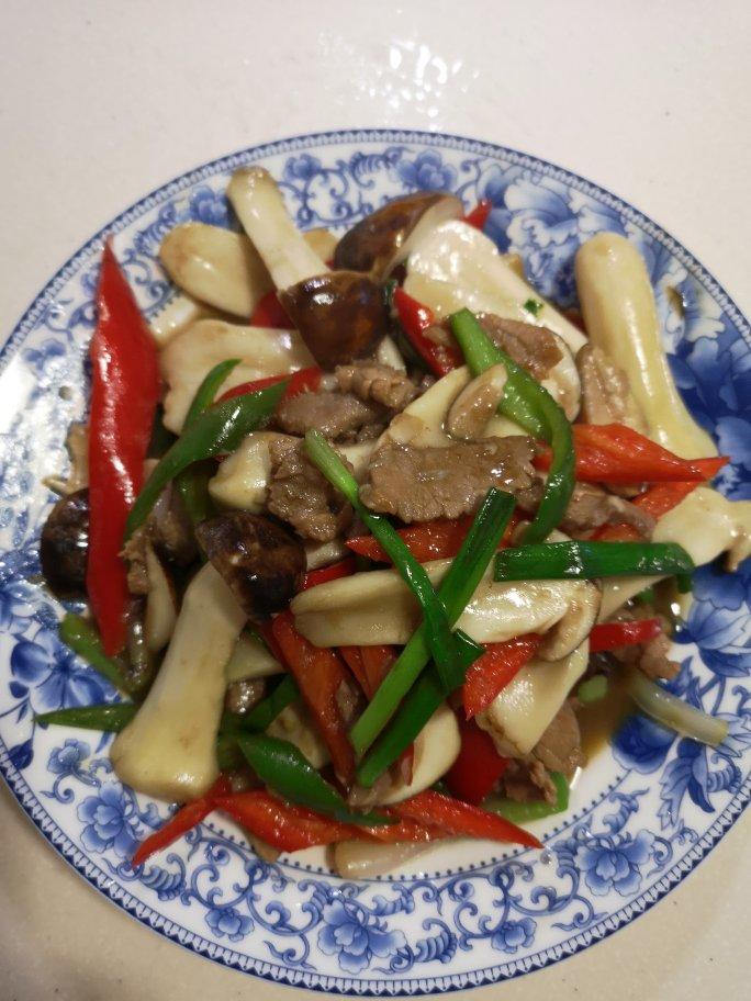 新鲜姬松茸炒肉片