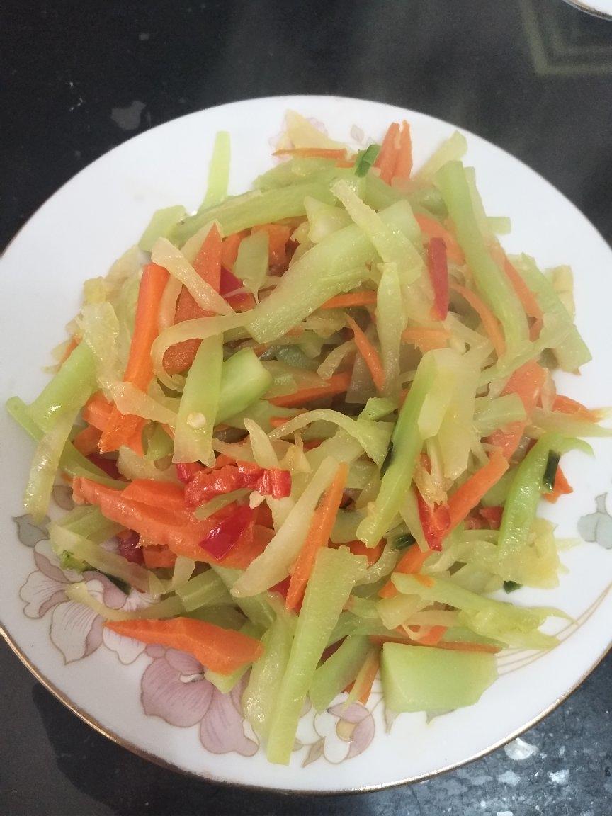 董太的私方菜--莴笋炒胡萝卜