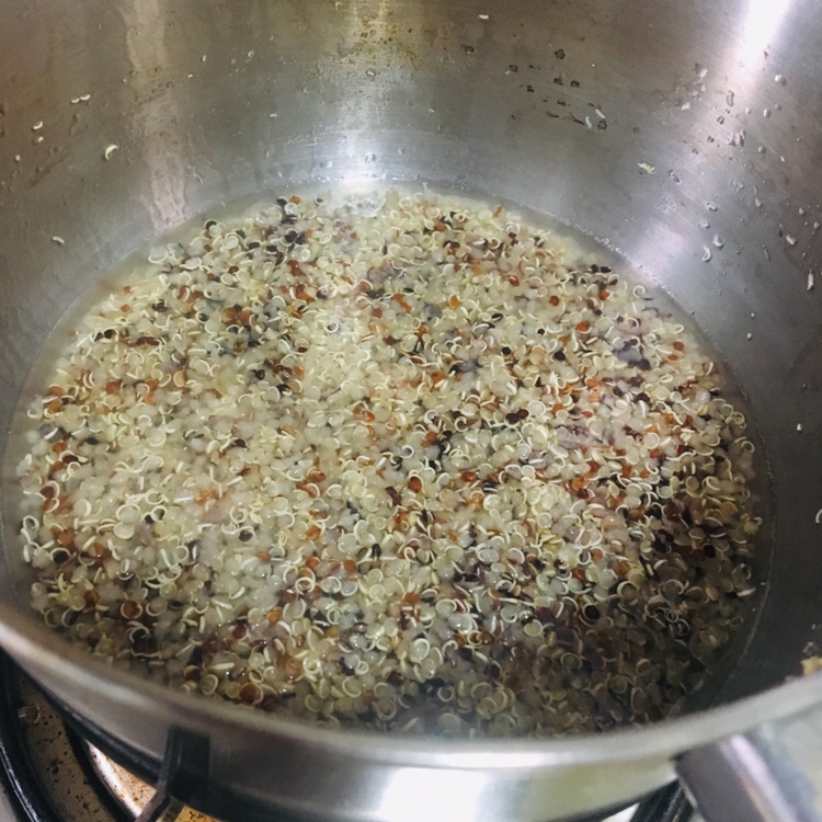 黑芝麻藜麦咸味软欧（纯手揉/液种）的做法 步骤2