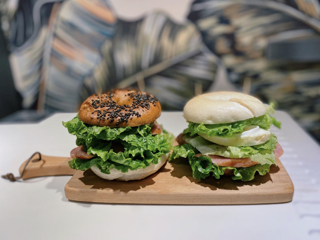 大吉大利红丝绒草莓奶酪贝果