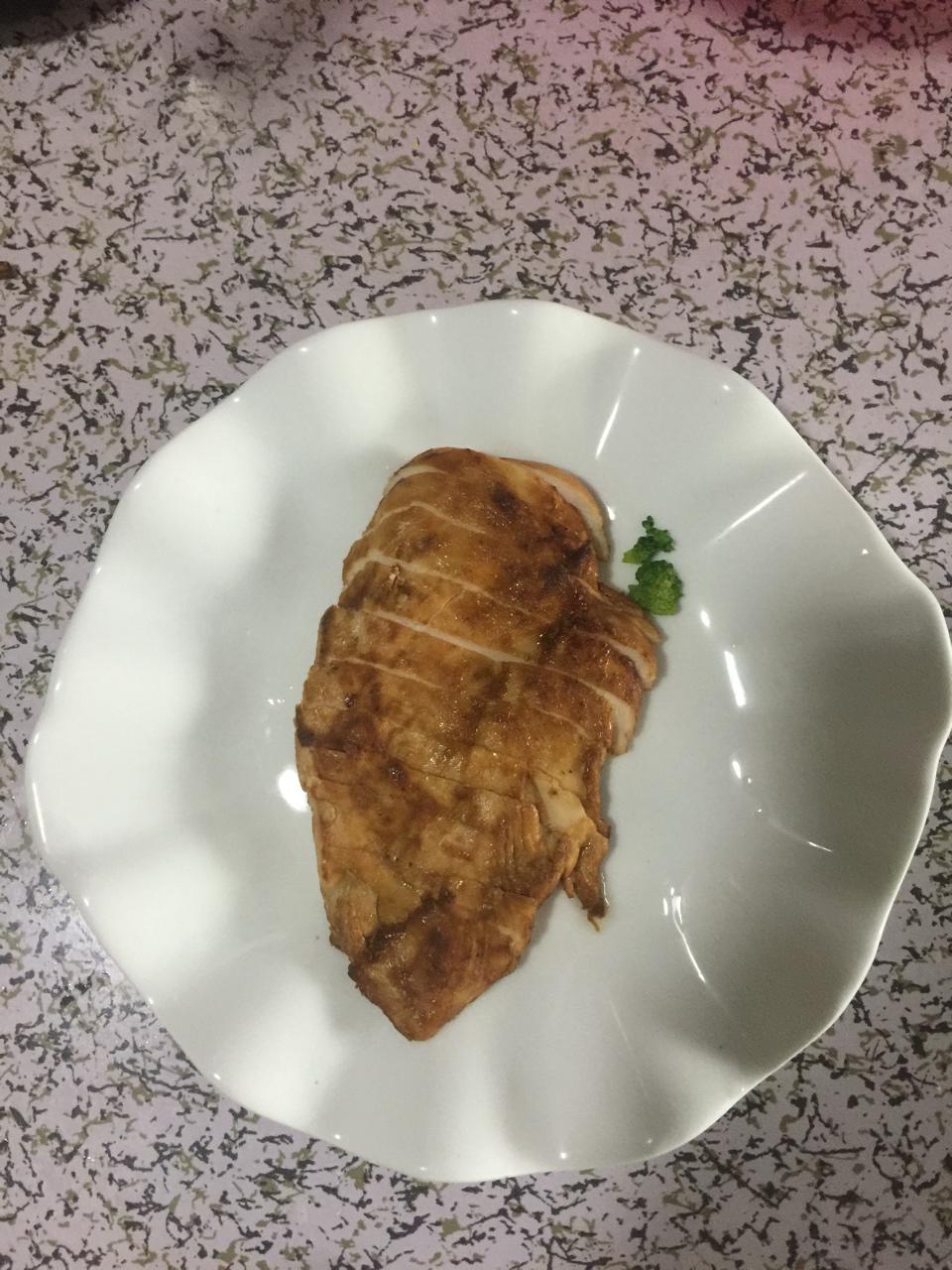 健身厨男版：香煎滑嫩鸡胸肉，全网最流行的鸡胸吃法！