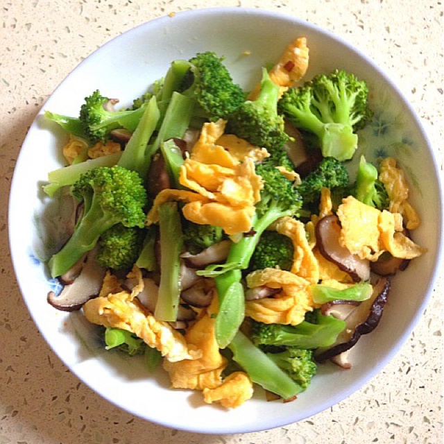 西兰花香菇炒蛋