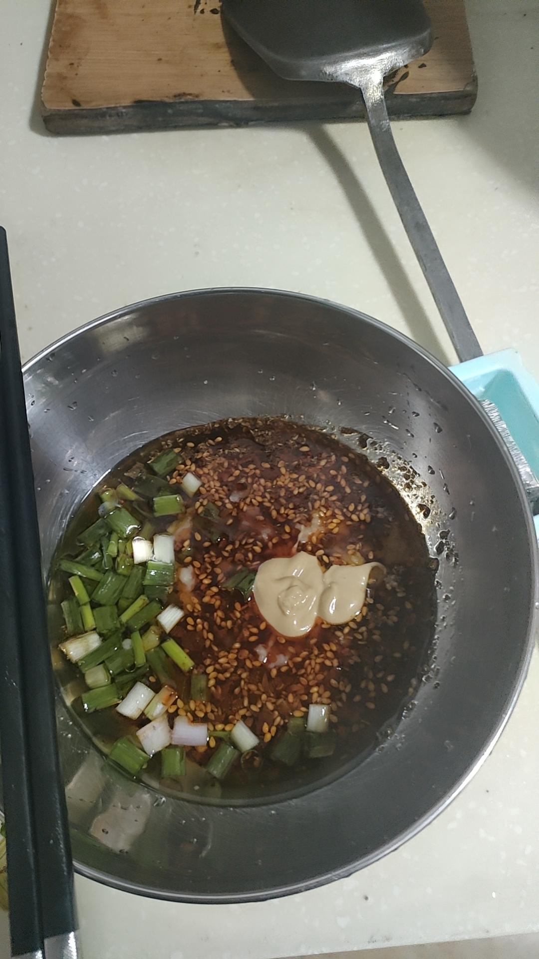 土生土长的重庆妹儿教你做地道的重庆小面