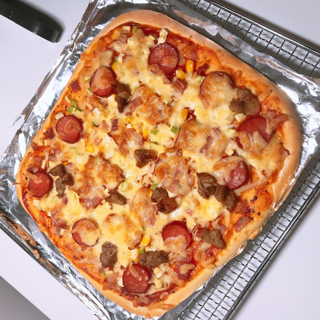 萨米肠蘑菇花边披萨