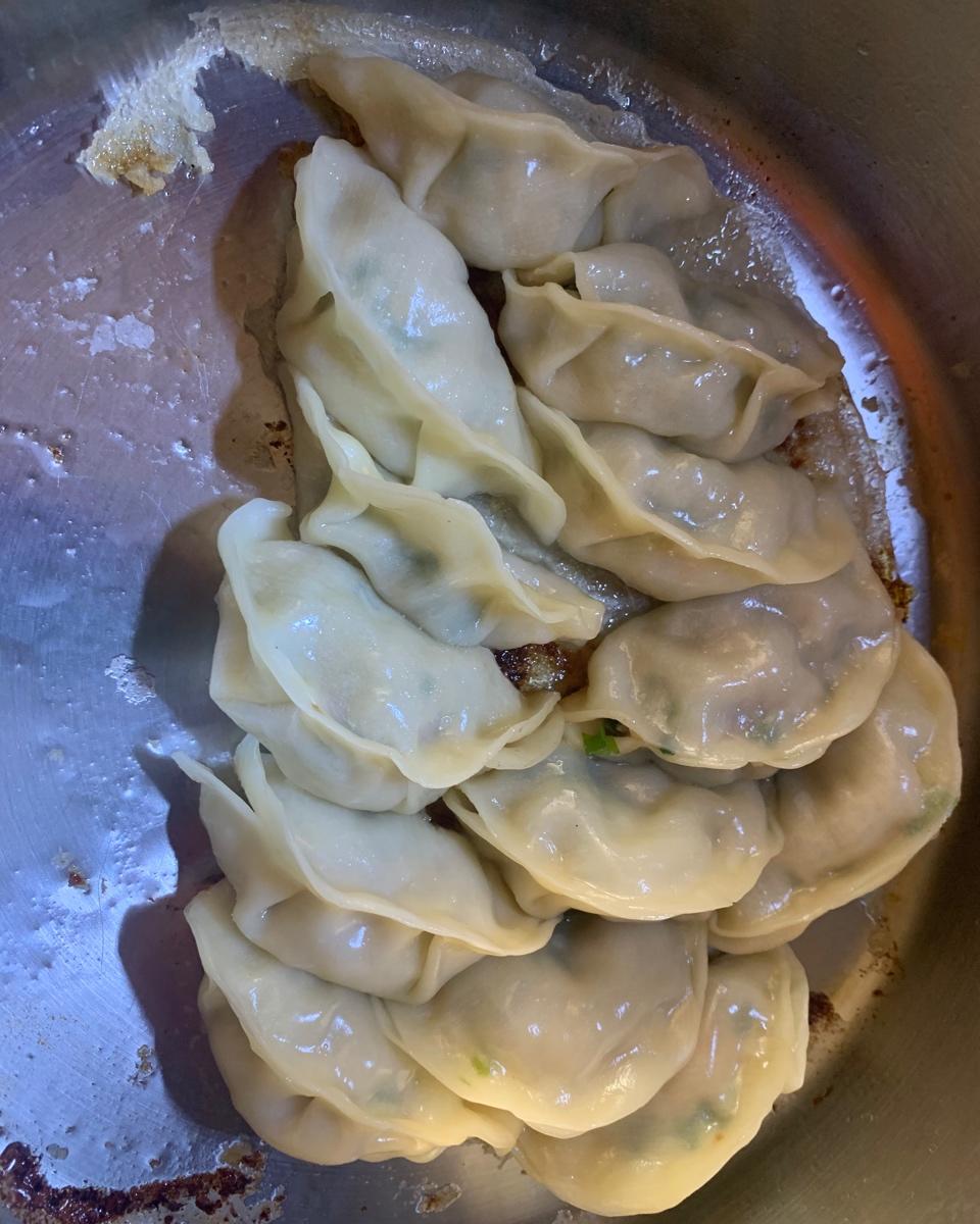 冰花煎饺 Fried Pork & Lotus Root Dumplings