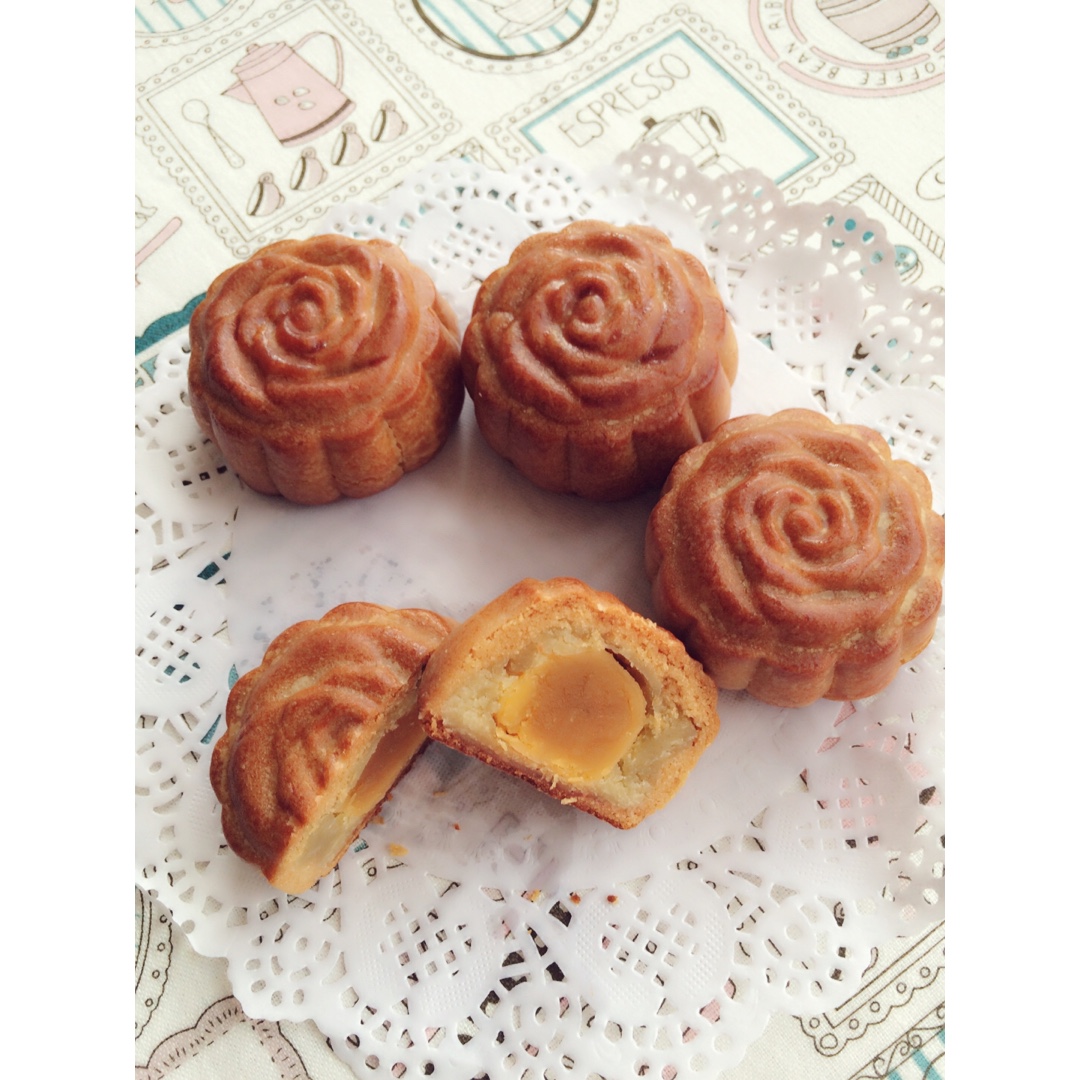 广式月饼—蛋黄莲蓉月饼