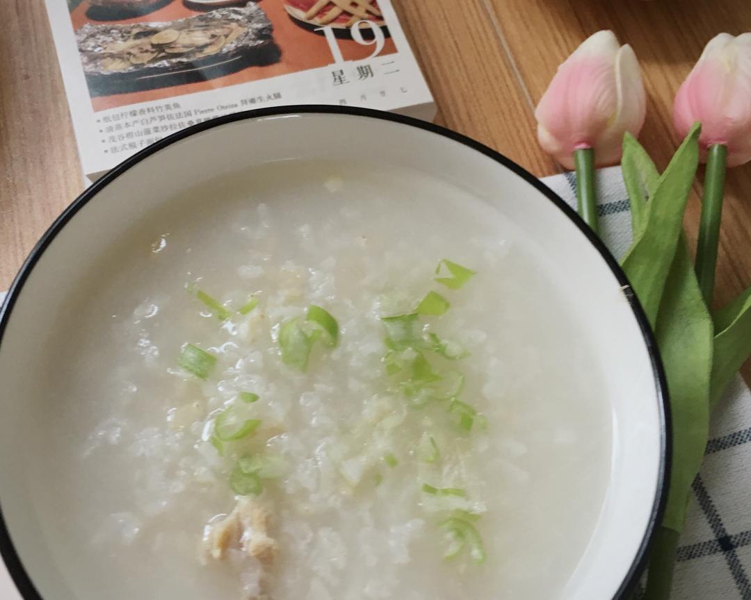 孩子喜欢的辅食葱花鸡肉粥的做法