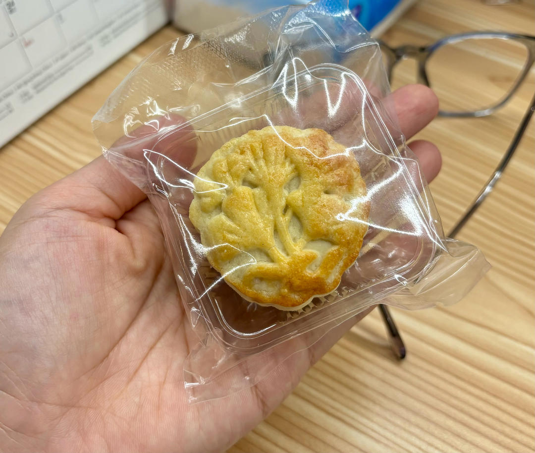酥皮奶黄月饼