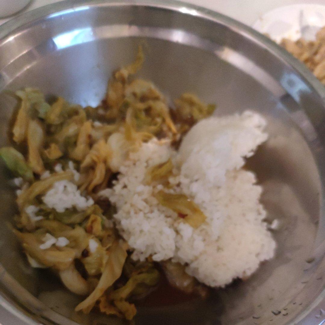 包菜这样炒才下饭，又香又好吃，次次做都光盘