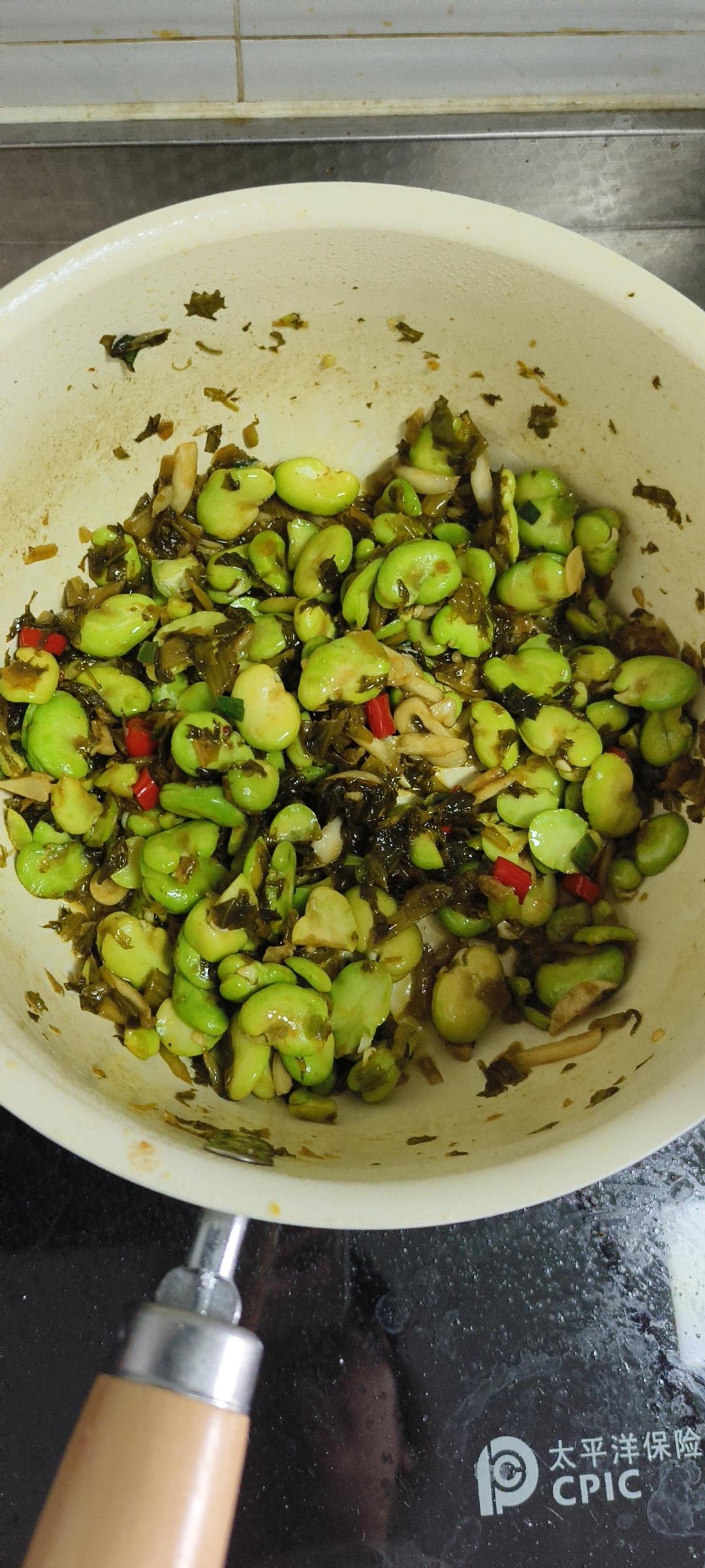 雪菜炒蚕豆（家常做法好吃不腻）