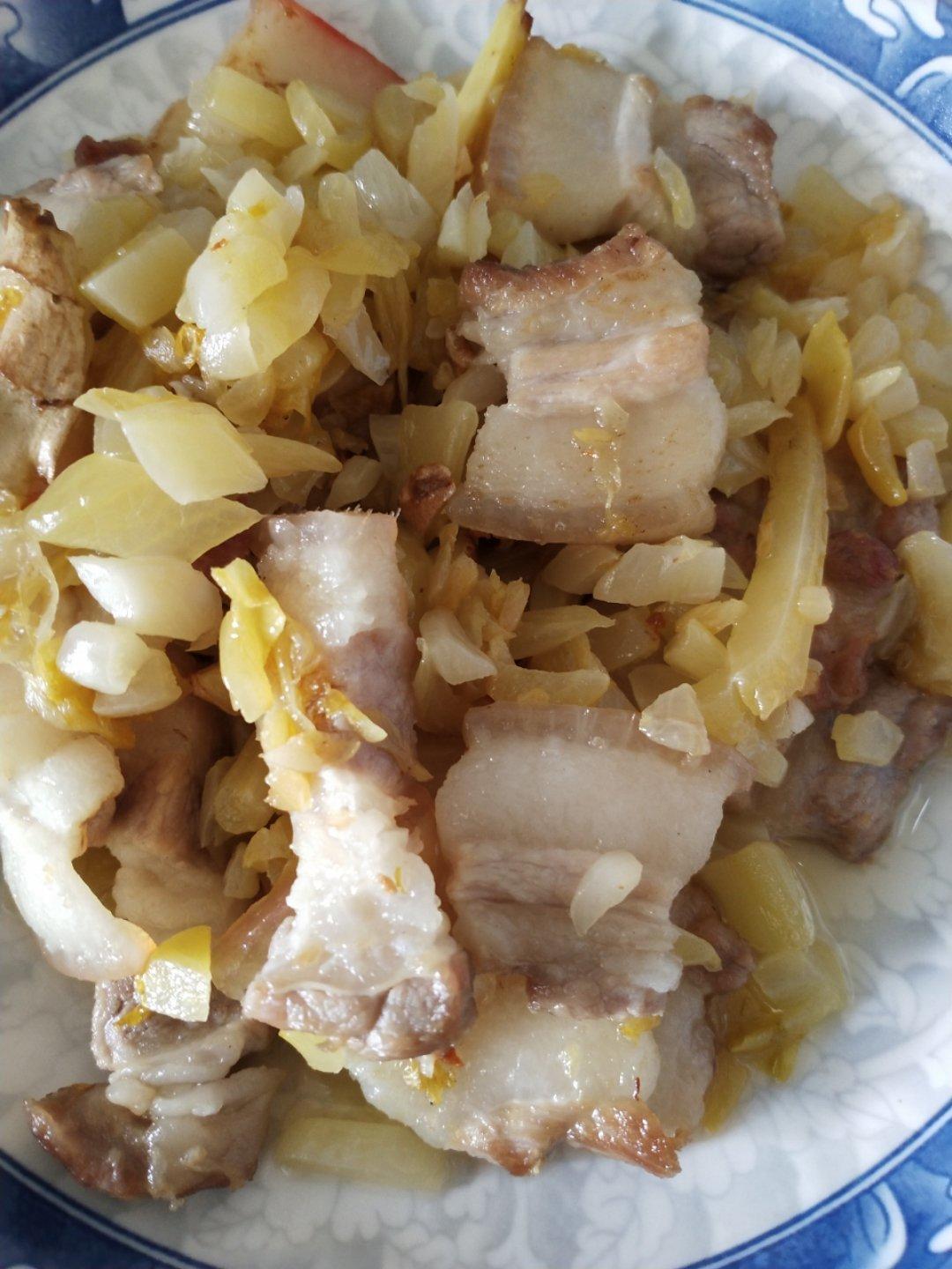 五花肉炒酸菜