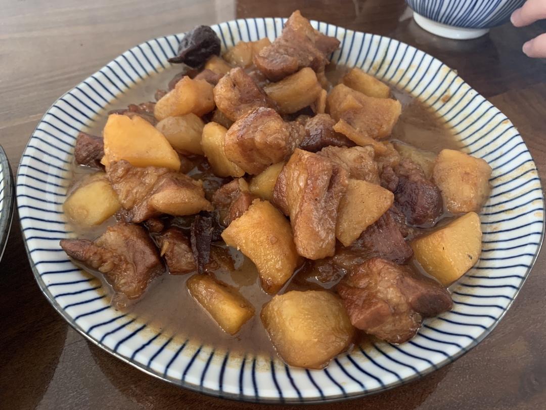 堂妈小厨——小土豆红烧肉