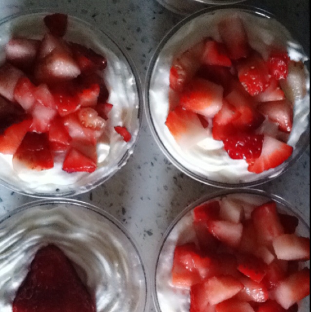 自家制草莓奶油杯