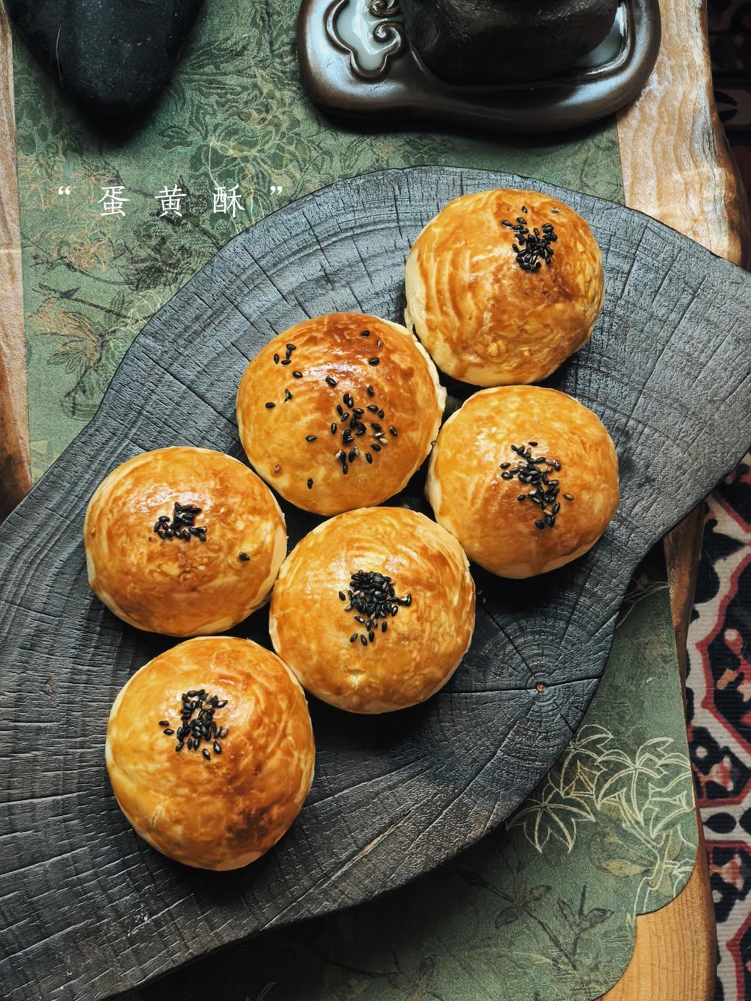 经典蛋黄酥！红豆沙+咸蛋黄完美搭配！