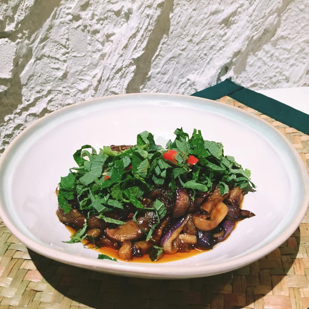 晚餐2017年4月8日        藿香鱼香茄子 #晚餐2017年4月8日##春天就酱