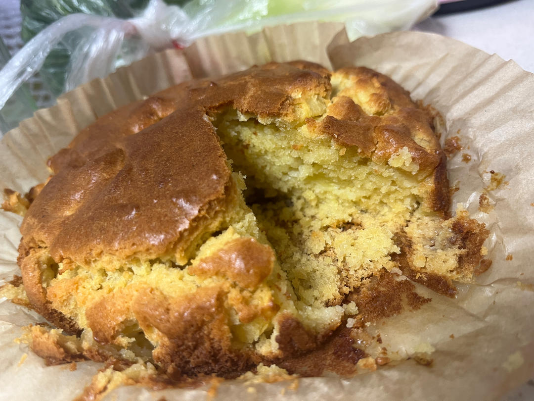 简单到只需所有材料混一起烤一烤的苹果蛋糕！