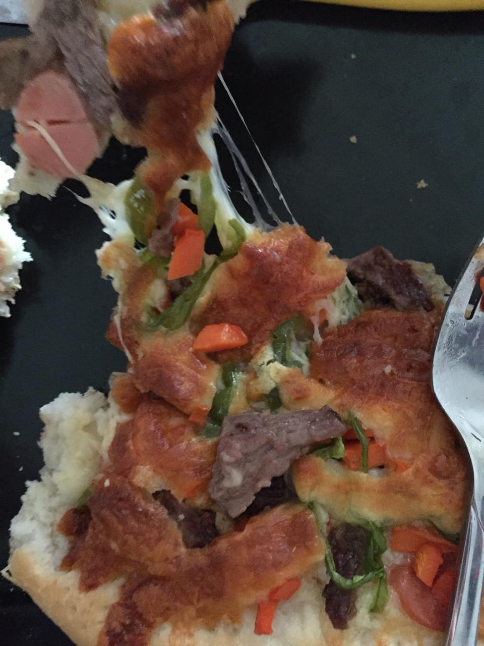 薄饼脆皮火腿pizza