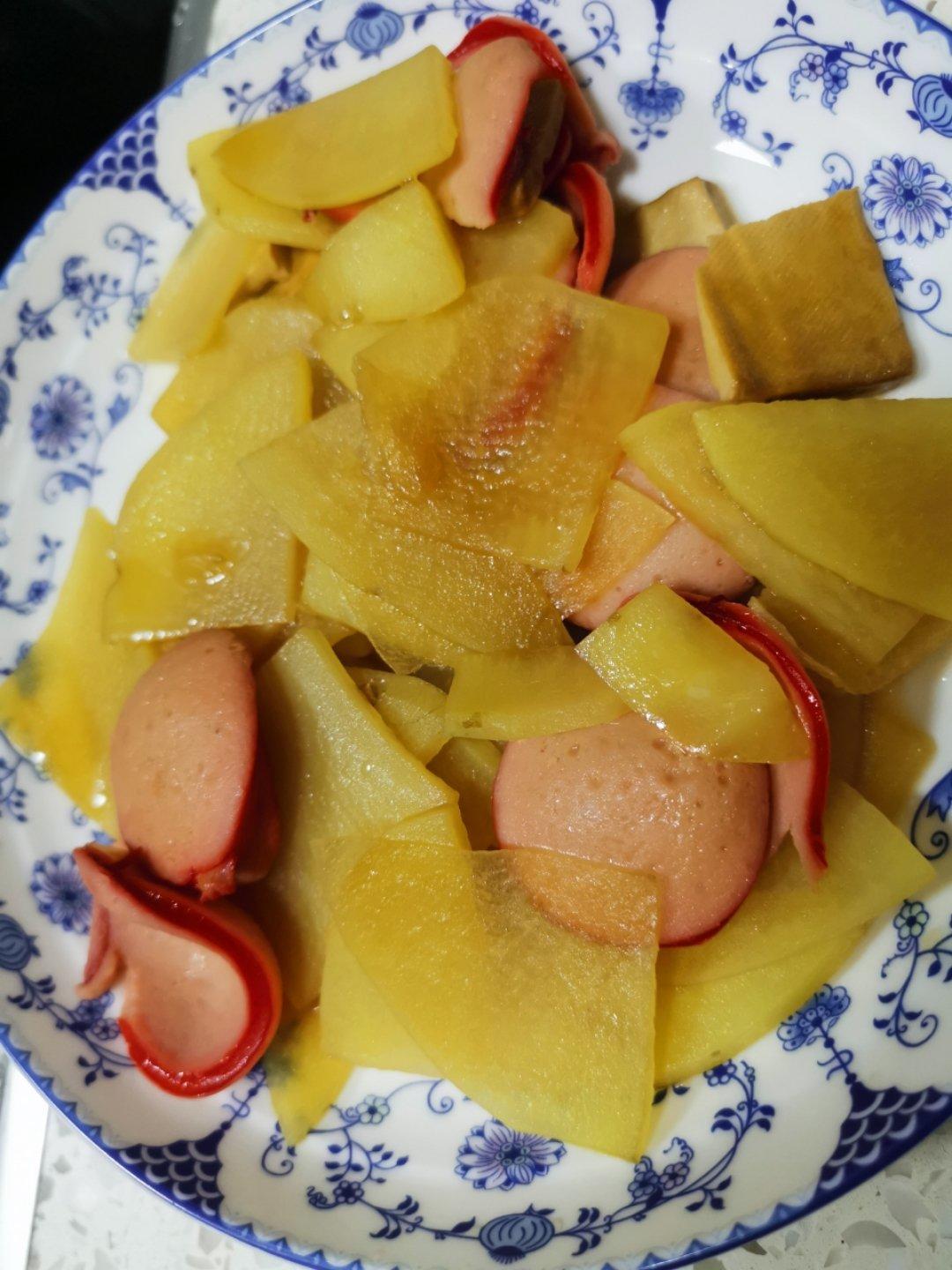 土豆片青椒炒红肠