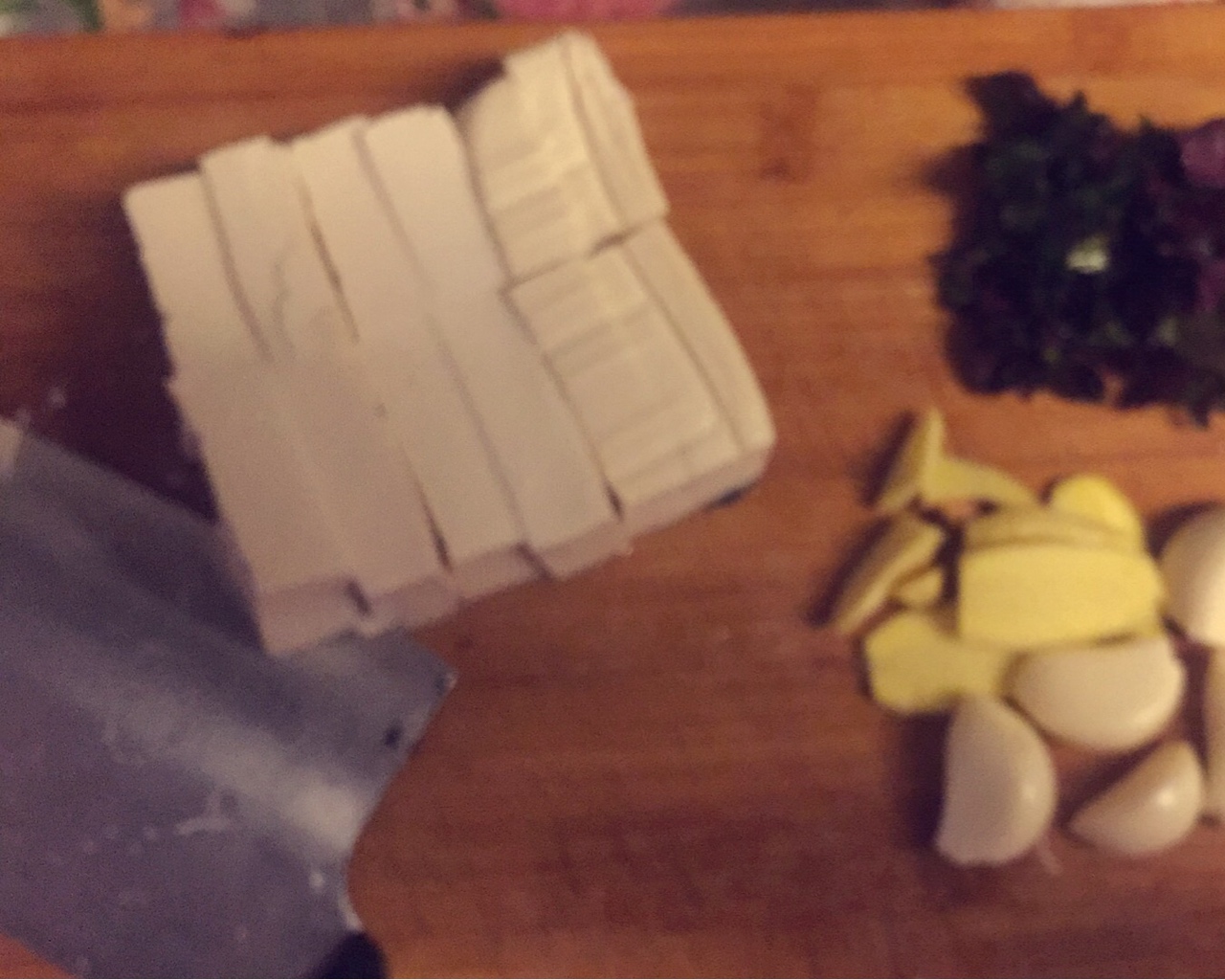 黄骨鱼煮白豆腐荷包蛋的做法 步骤1