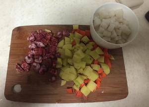 腊香土豆年糕焖饭的做法 步骤1