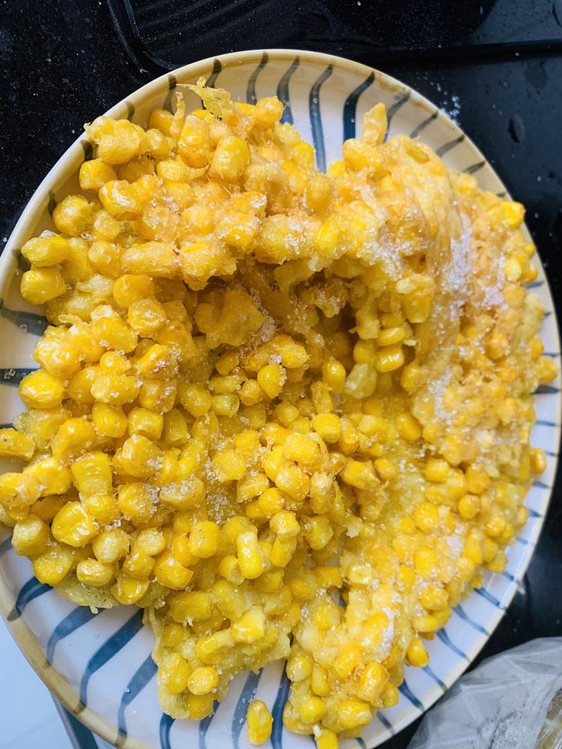 厨师长教你“蜂窝玉米”的做法，酥脆的口感泛着玉米的香气，好吃的停不下来！