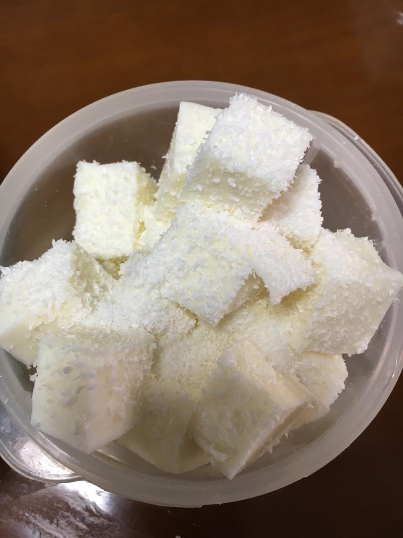 椰丝牛奶小方糕