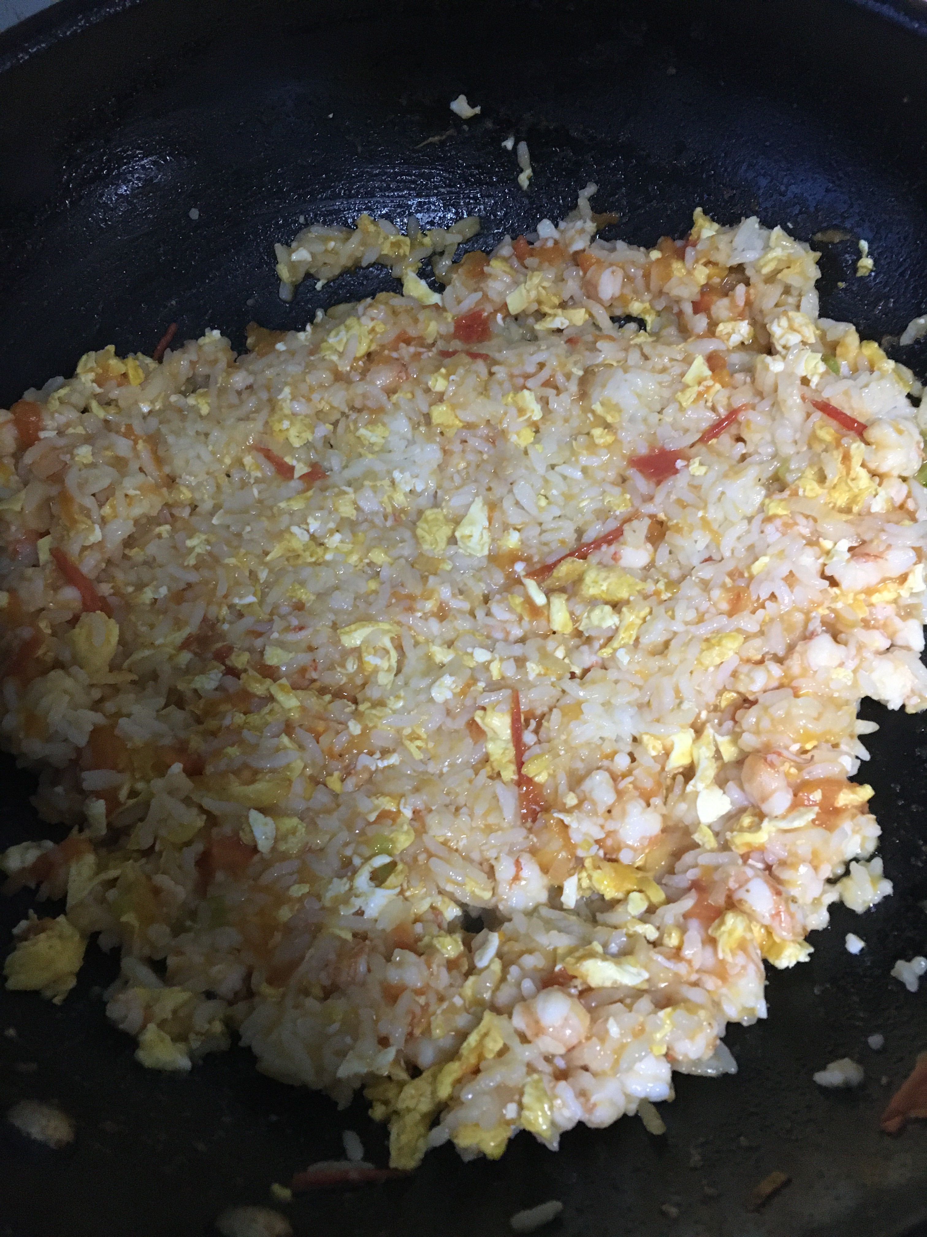 宝宝辅食：营养又美味的番茄虾仁鸡蛋炒饭的做法 步骤5